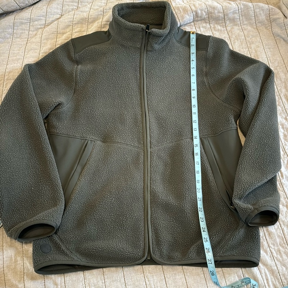 Cuts Sherpa jacket size large